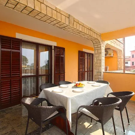 Mirela 2145 Apartment Fazana