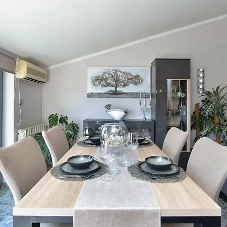 Mirela 2145 Apartamento