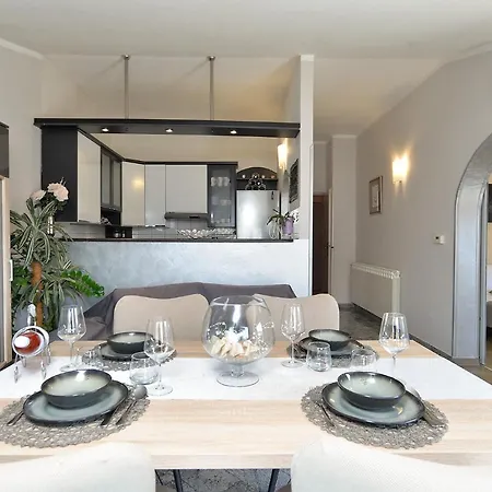 Apartment Mirela 2145