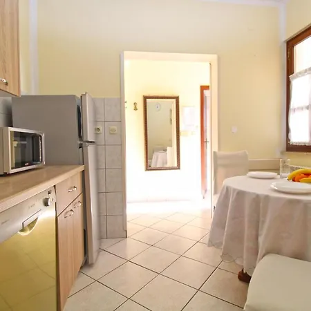 Mirela 2145 Apartment Fažana