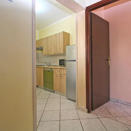 Apartment Mirela 2145 Fažana