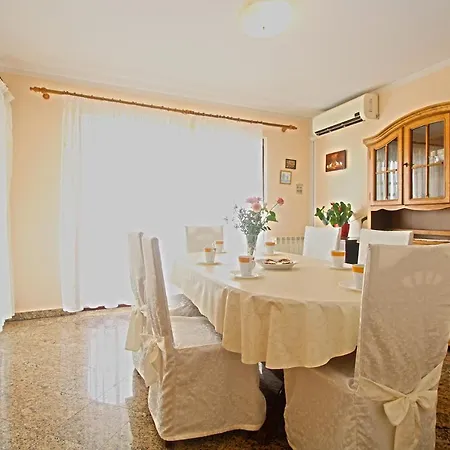Mirela 2145 Apartamento